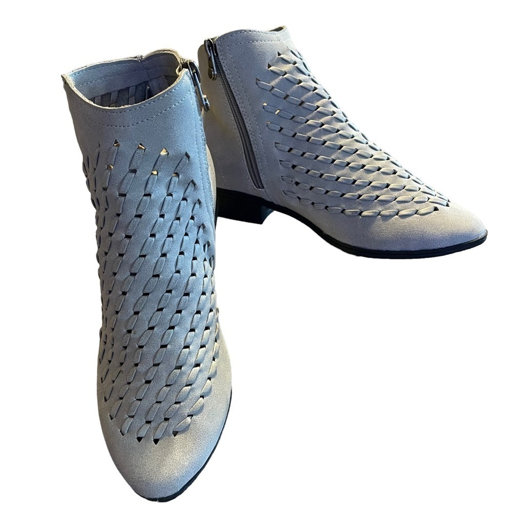 Blowfish Grey Ankle Booties w/Weave Detail & Side Zipper - Sz 6